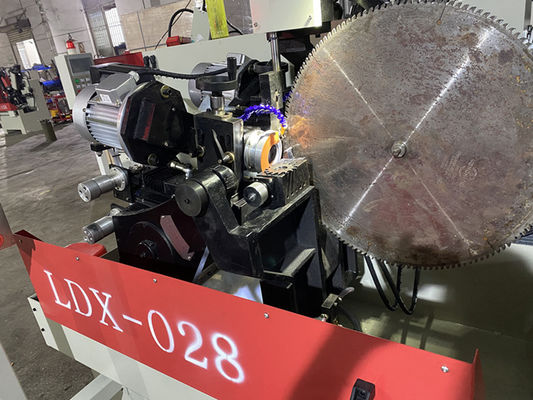 Tam Otomatik CNC Çifte Döşeme Kafası Yan Köşe Döşeme Makinesi LDX-028A