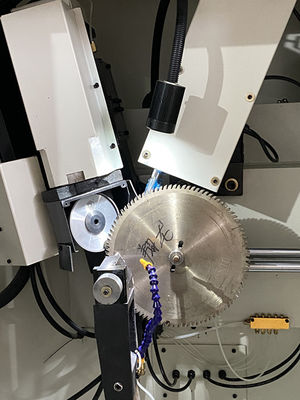 LDX-026A Servo Gıda Tam CNC Dairesel Çakmak Blade Ön Ve Arka Köşeli Mağazası