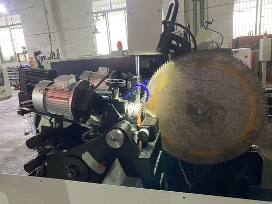 LDX-028A Tam Servo CNC Dairesel Çakmak Blade Çift Döşeme Kafa Yan Kesme Makinesi