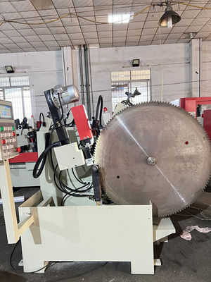 LDX-020B Büyük CNC Dairesel Çakmak Blade Ön Ve Arka Köşeli Döşeme Makinesi