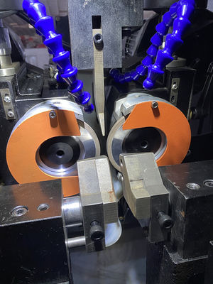 LDX-028A Büyük Dairesel Testere Bıçağı CNC Çift Düzme Kafa Yan Köşeli Düzme Makinesi Üreticileri